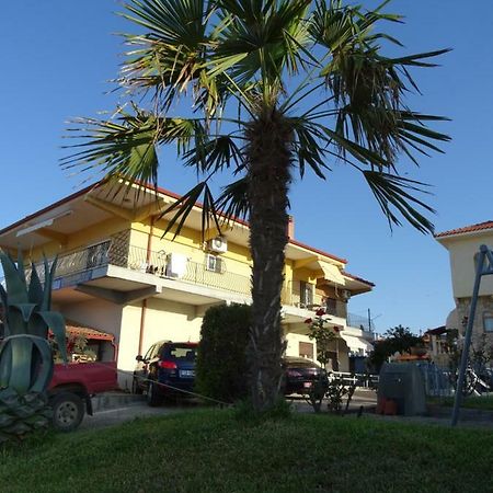Gkoloi Studios & Apartments Kalyves Polygyrou Bagian luar foto